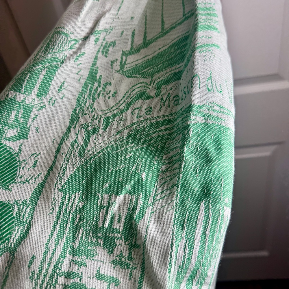 NWT. Disney Apron - Epcot France - Mickey And Minnie Paris Cafe. - Picture 9 of 16